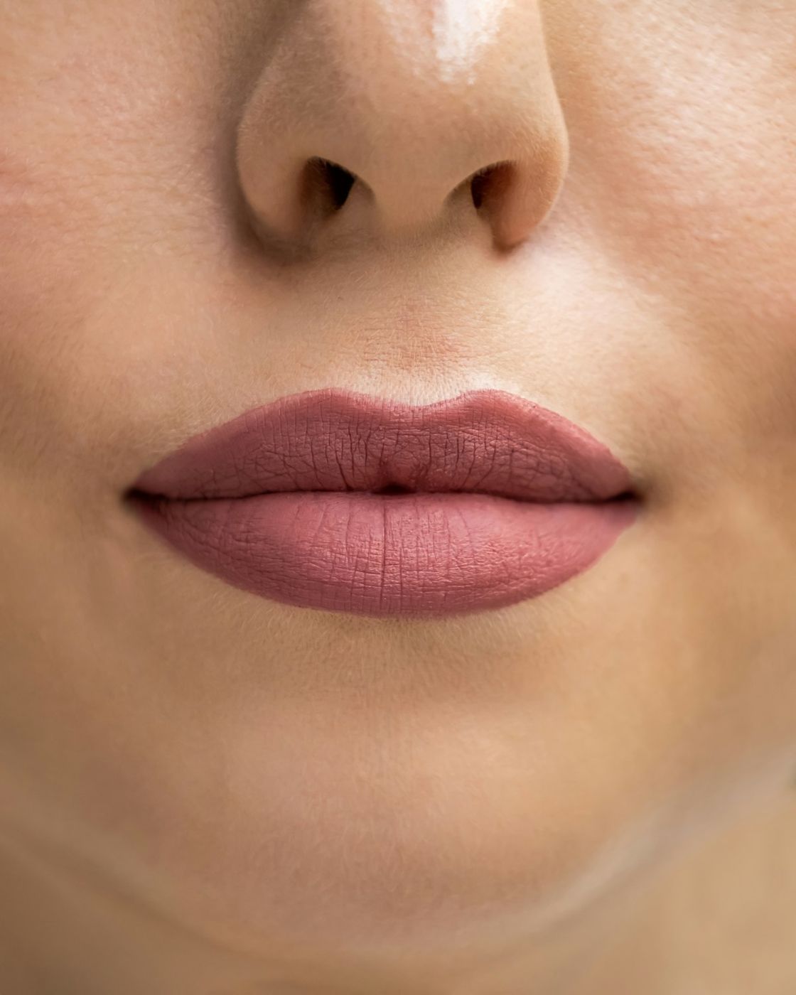 Labios con color natural