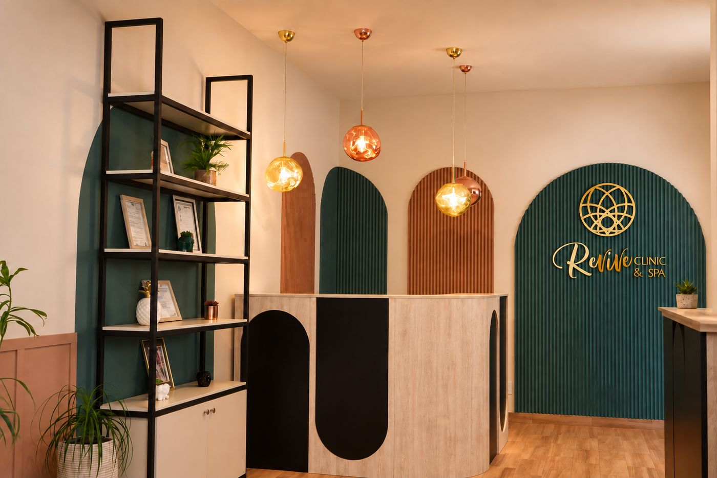 Recepción de Revive con arcos verde y madera